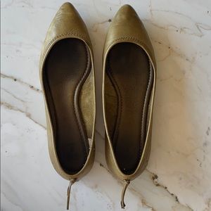 Frye leather saige color  flats